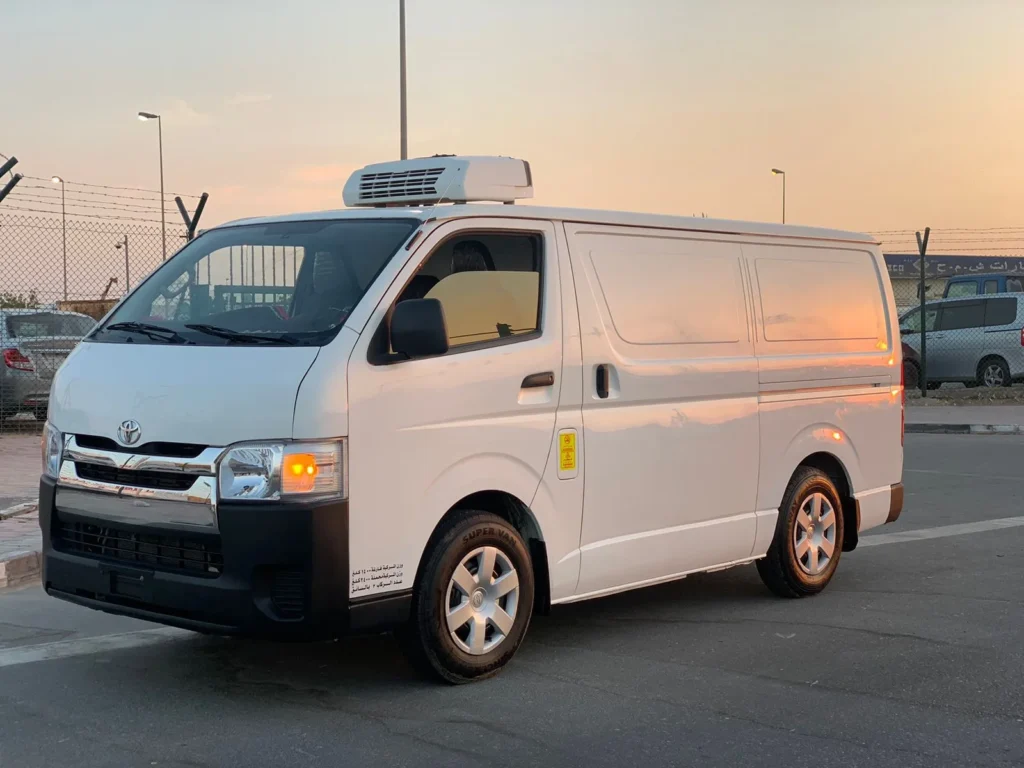 Modern chiller van for rent in Dubai used for frozen and fresh food transport