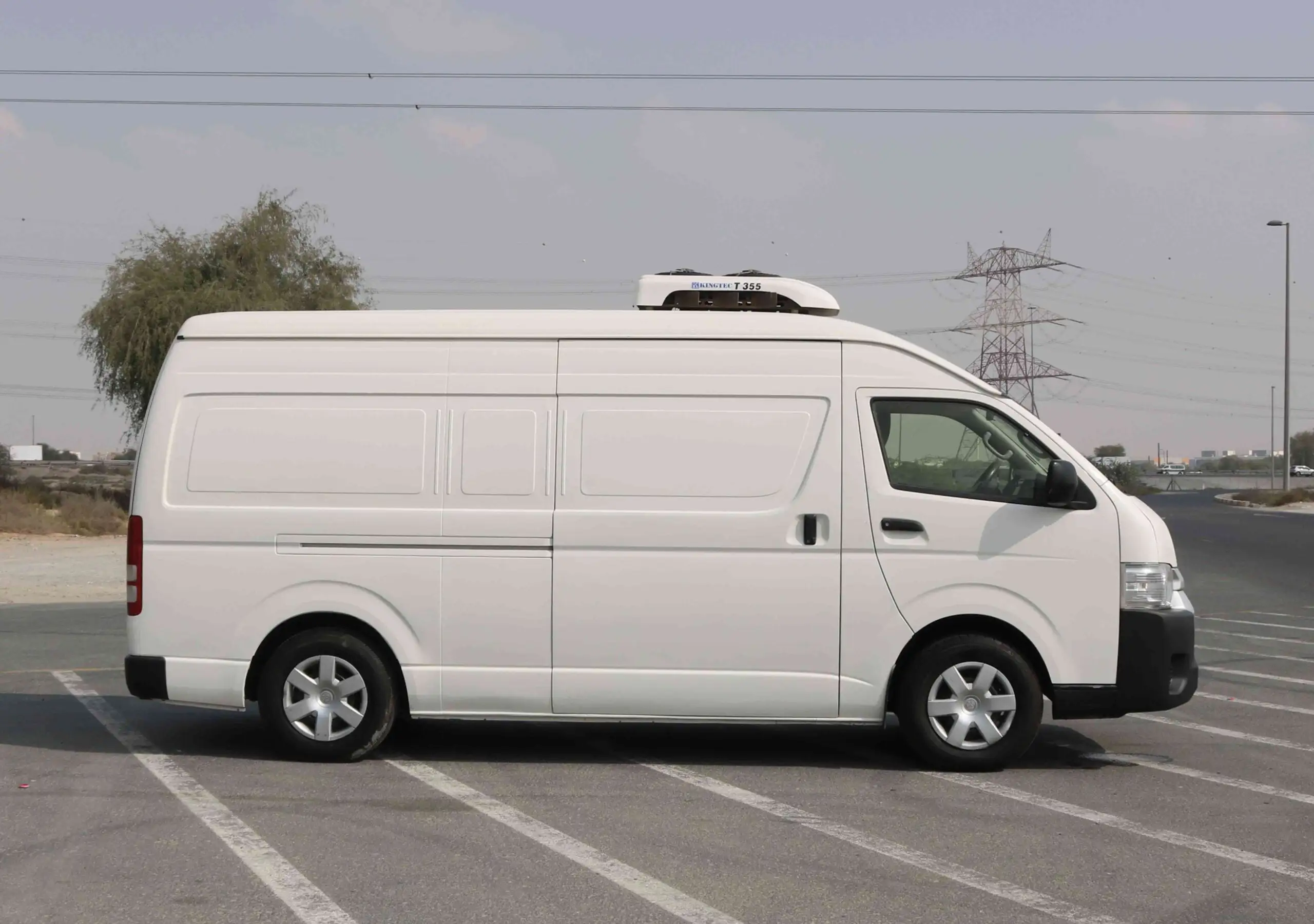 Refrigerated cold chiller van rental service in UAE for fresh goods transportation