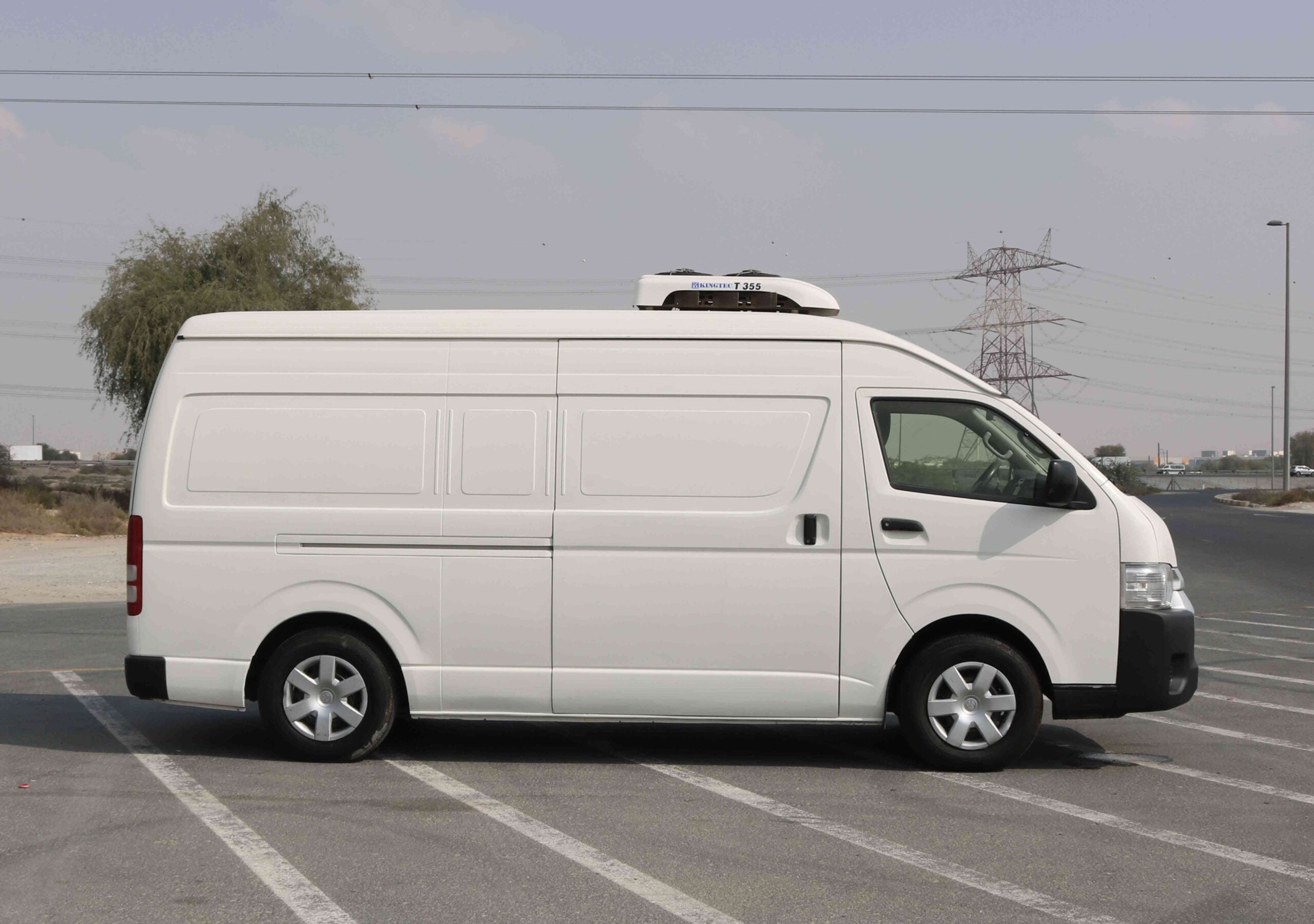 Modern chiller van for rent in Ajman ensuring fresh and safe cargo delivery.